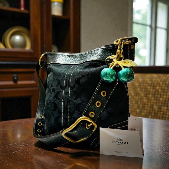 Vintage Coach soho Black Shoulder Bag with Cherry Charm 2006 - Picture 15 of 17